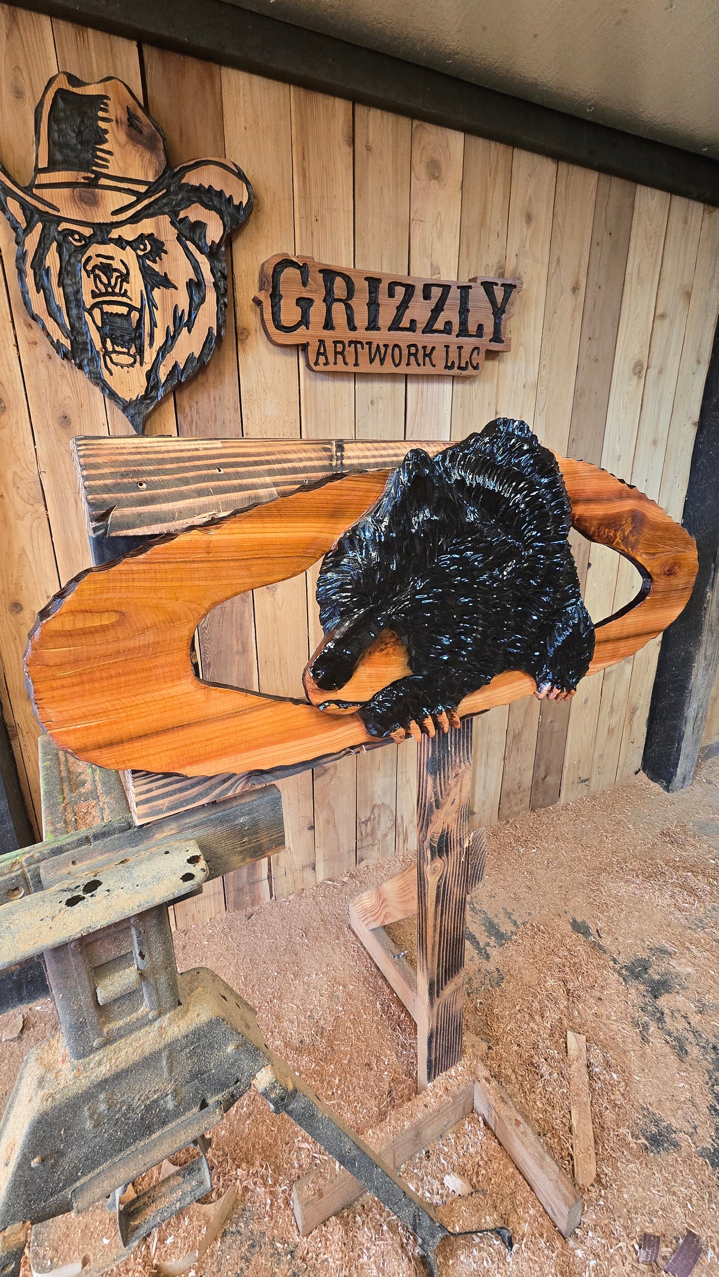 🐻 Sleepy Bear Wall Hanger Cedar – 3.5ft Long